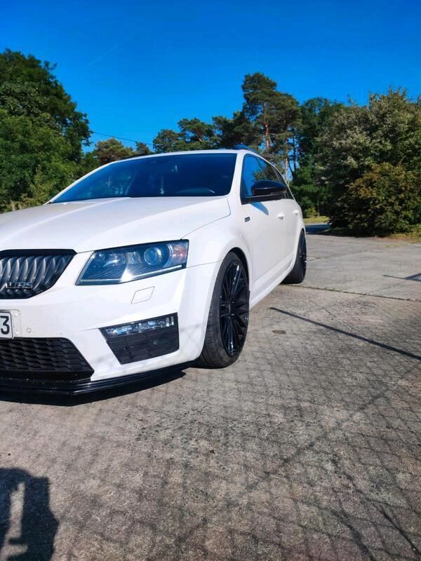 Weiß Gebraucht 2014 Skoda Octavia RS Kombi | 12.500 € - Bild 1/4