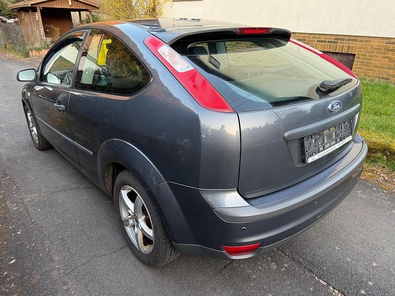 Gebraucht Ford Focus 101 PS (74 kW) 2005 Grau Limousine