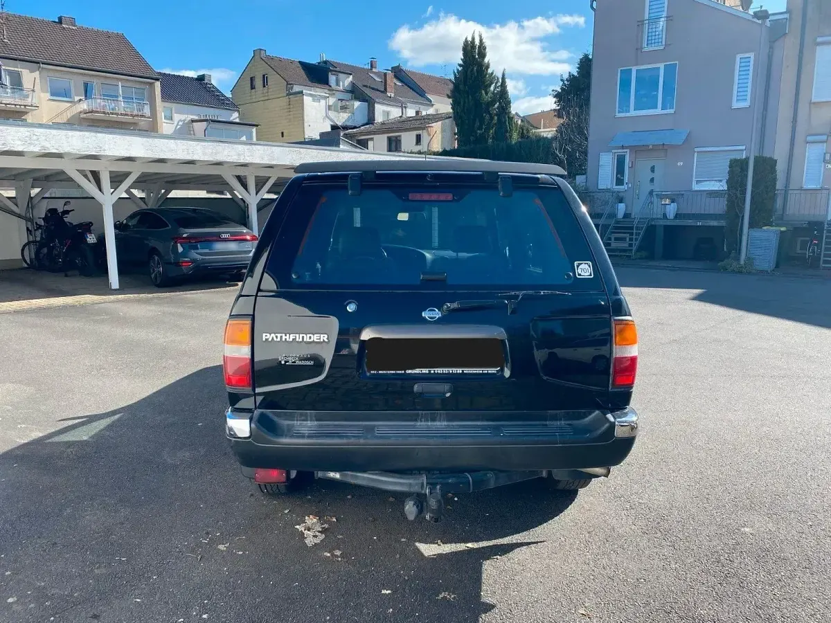 Gebraucht Nissan Pathfinder 150 PS (110 kW) 1998 Schwarz SUV