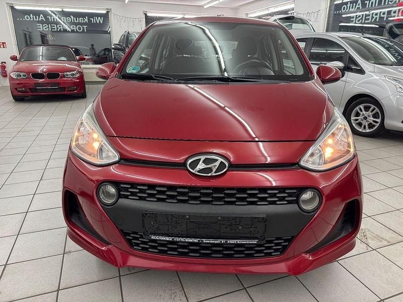 Gebraucht Hyundai i10 Trend 67 PS (49 kW) 2017 Rot Kleinwagen