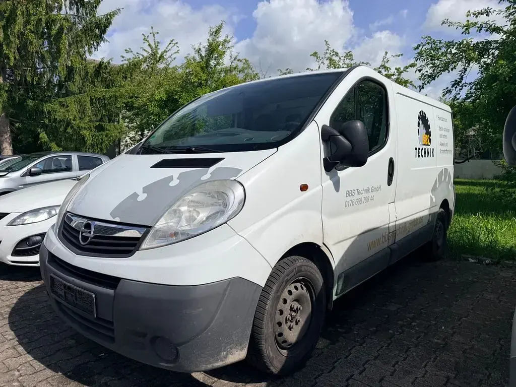 Używany Opel Vivaro 90 KM (66 kW) 2014 Biały Minivan