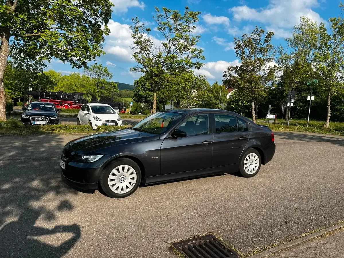 Gebraucht BMW 320 150 PS (110 kW) 2006 Grau Limousine