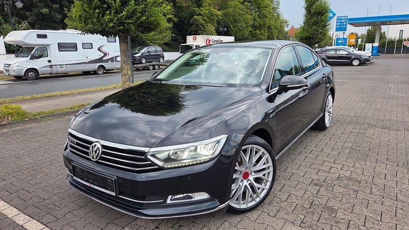 Schwarz Gebraucht 2016 VW Passat Highline Limousine | 16.500 € (Superpreis) - Bild 1/4