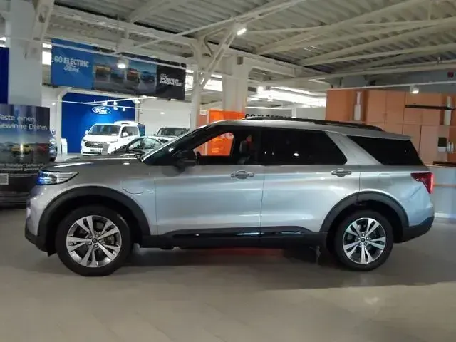 Usado Ford Explorer ST-Line 457 HP (336 kW) 2022 Prateado SUV