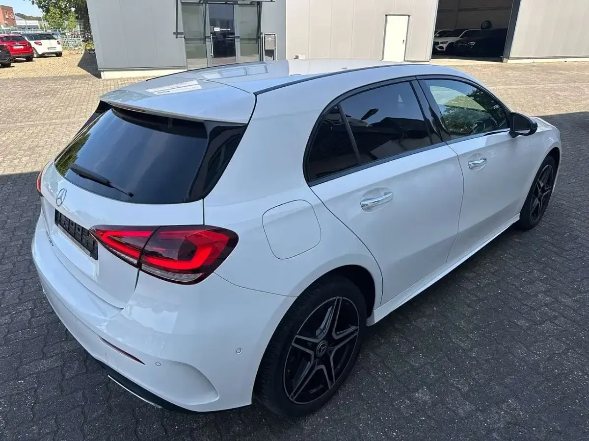 Gebraucht Mercedes A250 AMG line 218 PS (160 kW) 2022 Polarweiß Limousine