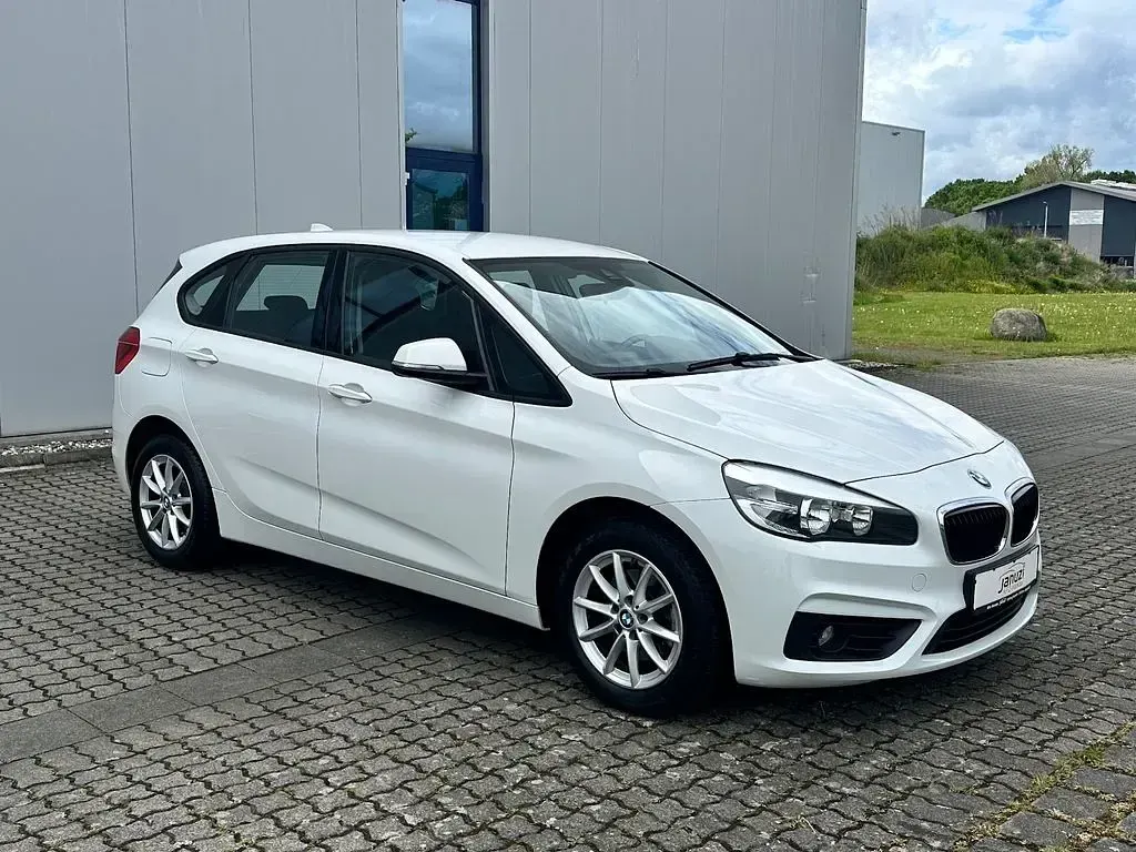 Gebraucht BMW 218 Active Tourer 136 PS (100 kW) 2016 Weiß Van / Kleinbus