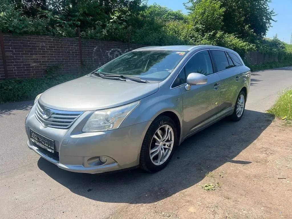Gebraucht Toyota Avensis Edition 150 PS (110 kW) 2012 Grau Kombi