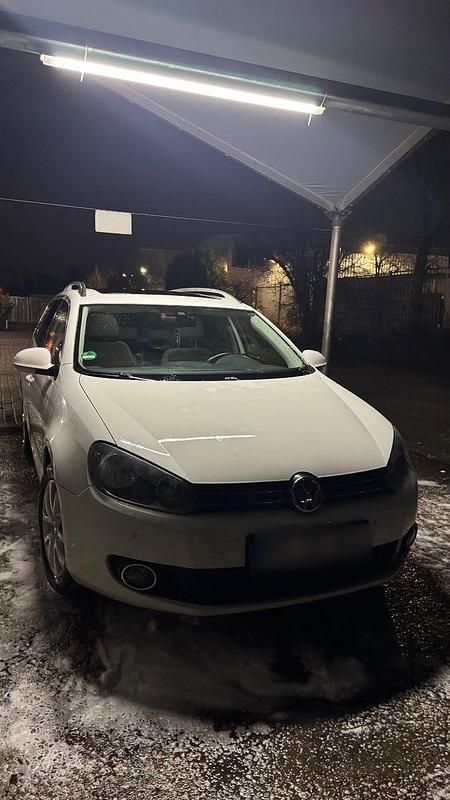 Weiß Gebraucht 2010 VW Golf Comfortline Kombi | 4.300 € (Guter Preis) - Bild 1/4