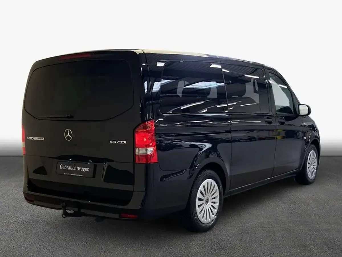 Gebraucht Mercedes Vito Marco Polo 163 PS (119 kW) 2024 Schwarz Van