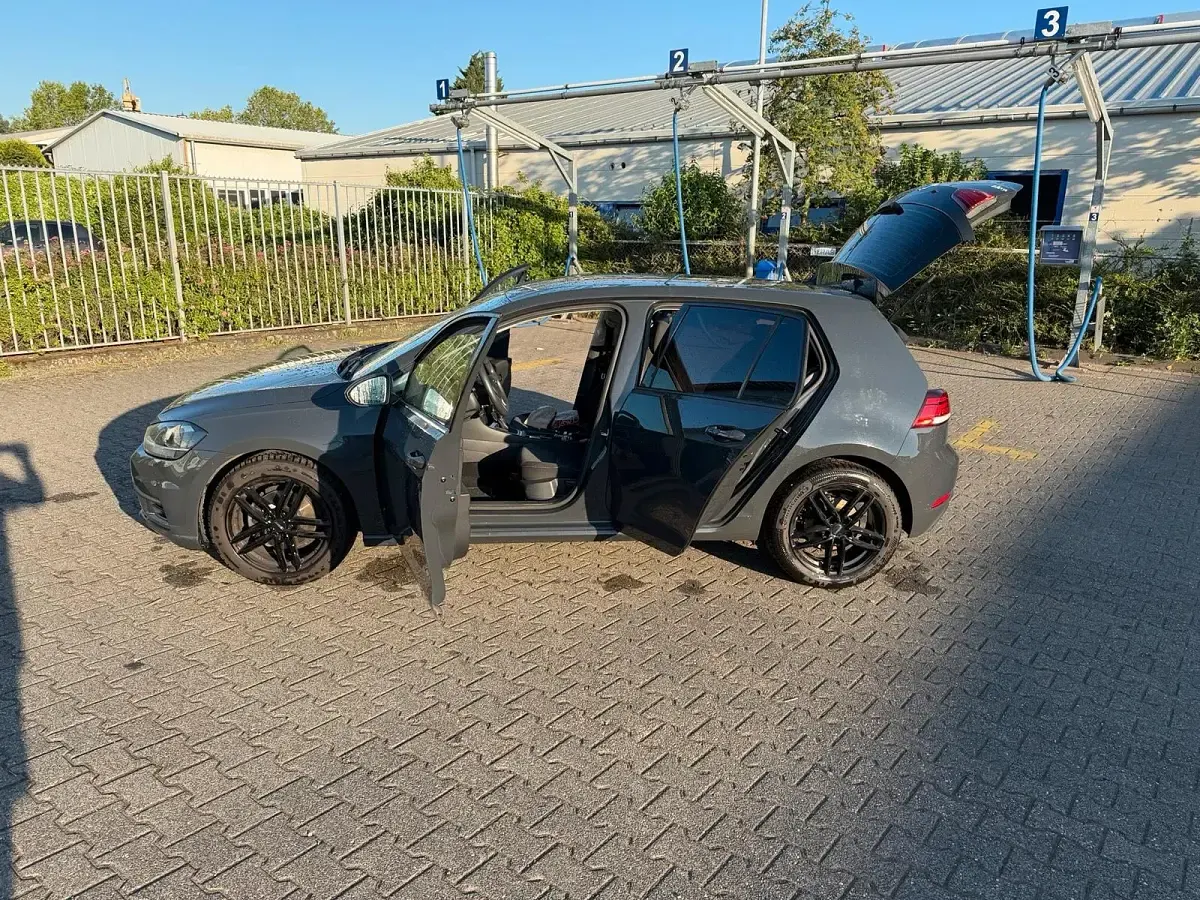 Gebraucht VW Golf VII 109 PS (80 kW) 2019 Grau Kleinwagen