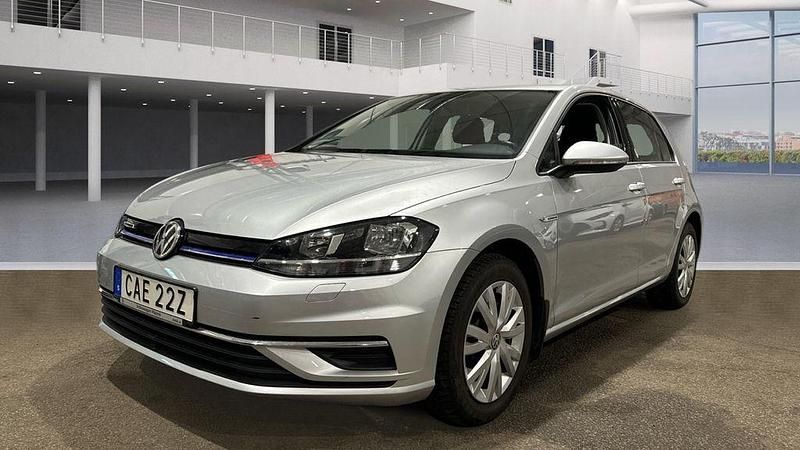 Gebraucht VW Golf VII Comfortline 131 PS (96 kW) 2019 Reflexsilber metallic Limousine