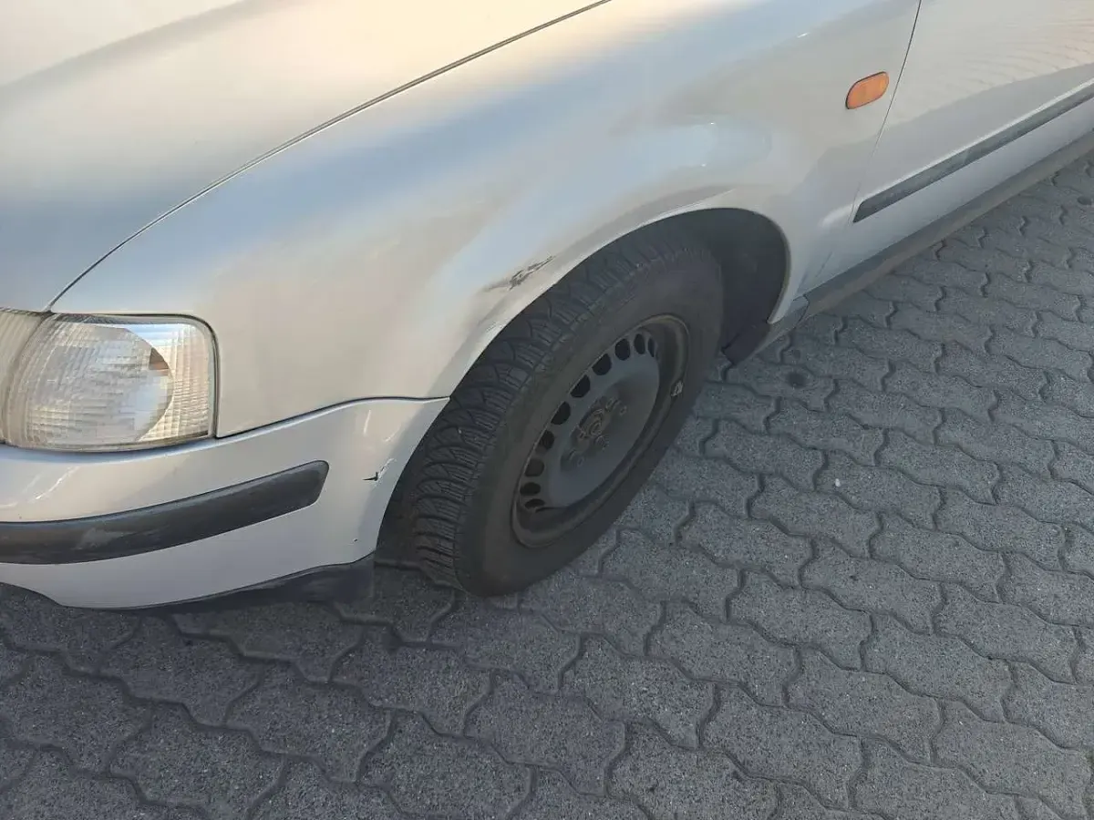 Gebraucht VW Passat 125 PS (91 kW) 1997 Silber Limousine
