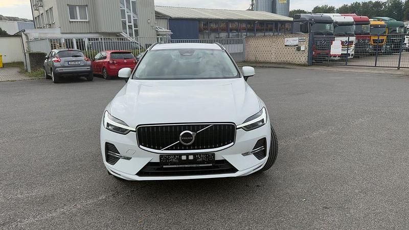 Weiß Gebraucht 2021 Volvo XC60 Momentum SUV | 32.999 € (Guter Preis) - Bild 1/4
