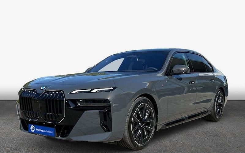 Grau Neu 2025 BMW 740 Limousine | 134.990 € (Etwas zu teuer) - Bild 1/4