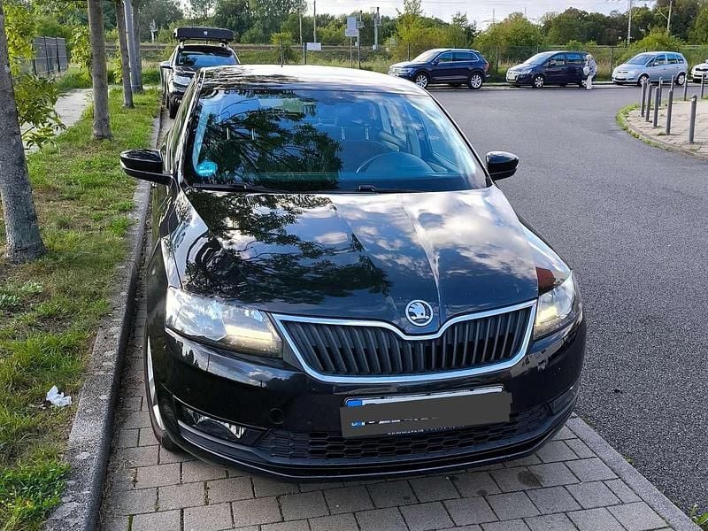 Schwarz Gebraucht 2018 Skoda Rapid Cool Edition Kombi | 7.999 € (Guter Preis) - Bild 1/4