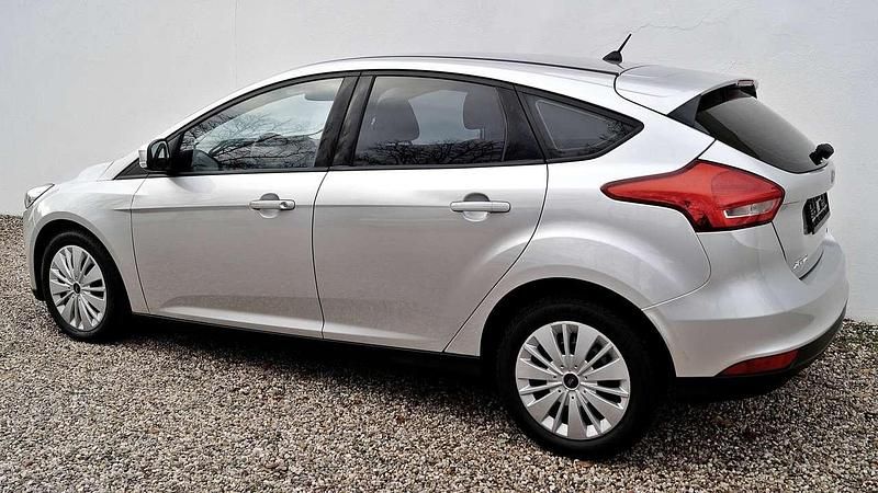 Gebraucht Ford Focus 125 PS (91 kW) 2018 Silber Limousine