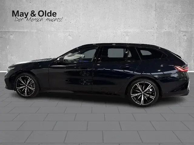 Gebraucht BMW 540 Performance 303 PS (222 kW) 2025 Schwarz Kombi