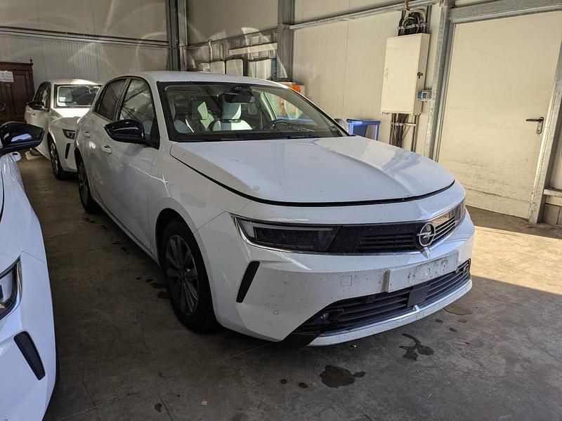 Weiß Gebraucht 2023 Opel Astra Elegance Limousine | 17.450 € (Superpreis) - Bild 1/4