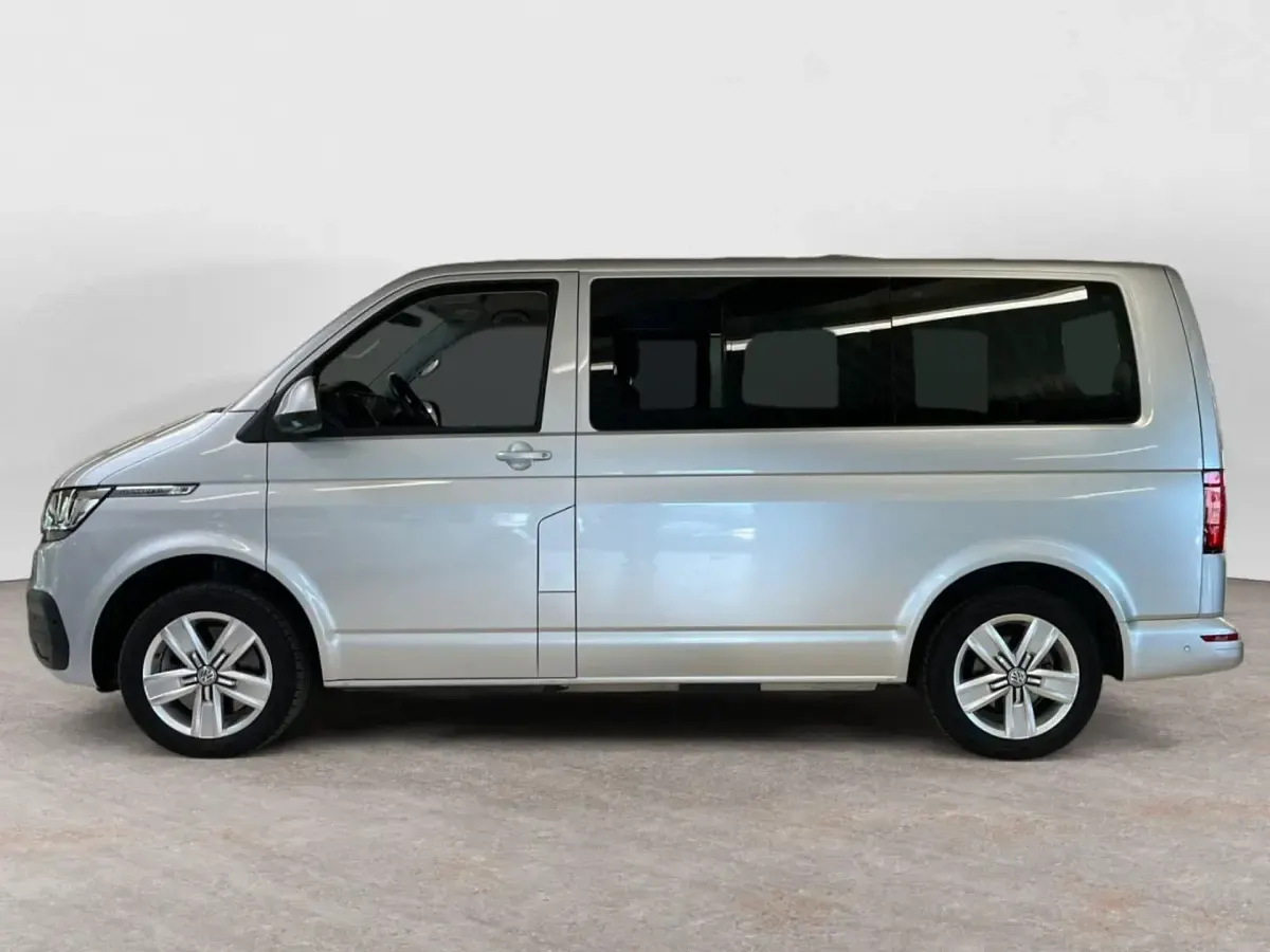 Gebraucht VW Multivan Comfortline 204 PS (150 kW) 2023 Silber Van / Kleinbus
