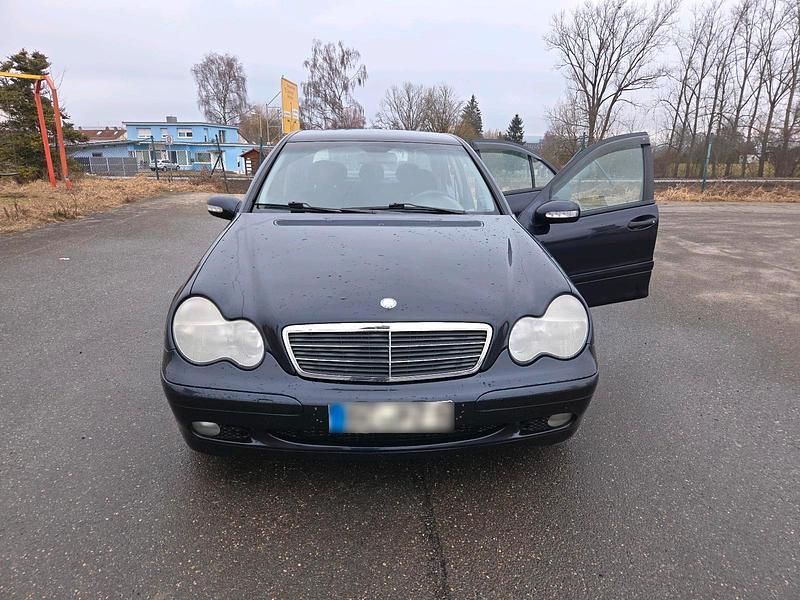 Gebraucht Mercedes 220 143 PS (105 kW) 2001 Schwarz Limousine