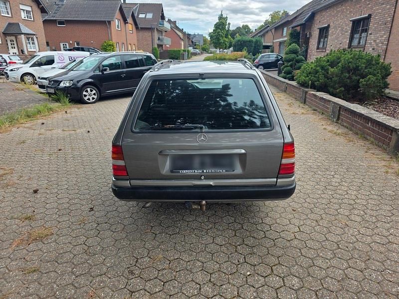 Gebraucht Mercedes 250 90 PS (66 kW) 1993 Grau Kombi