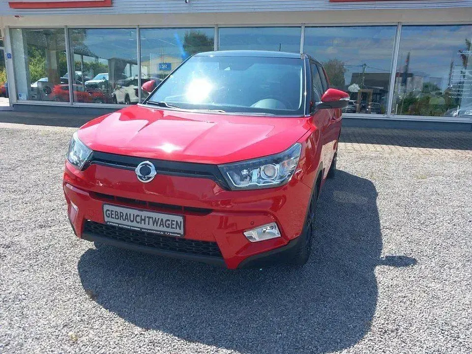 Gebraucht SsangYong Tivoli 128 PS (94 kW) 2018 Rot SUV