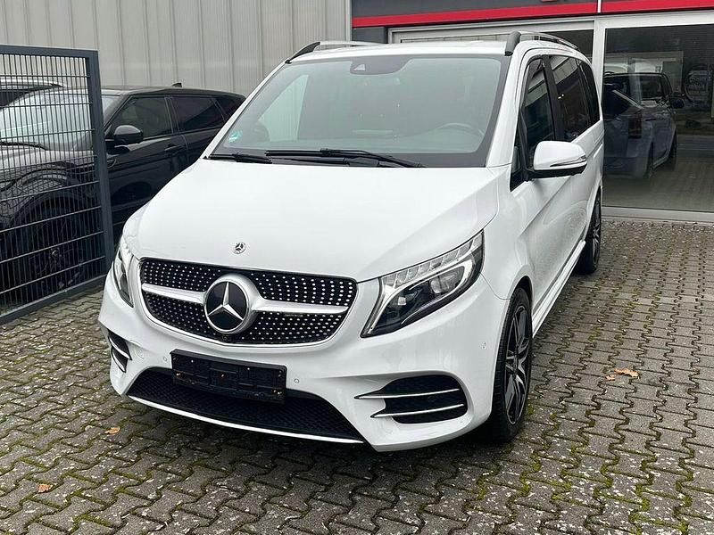 Weiß Gebraucht 2020 Mercedes V300 Avantgarde Edition Van / Kleinbus | 41.900 € (Guter Preis) - Bild 1/4