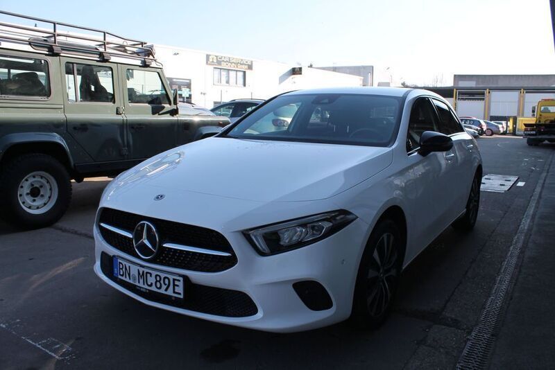 Weiß Gebraucht 2022 Mercedes A250 Progressive Limousine | 24.900 € (Guter Preis) - Bild 1/4