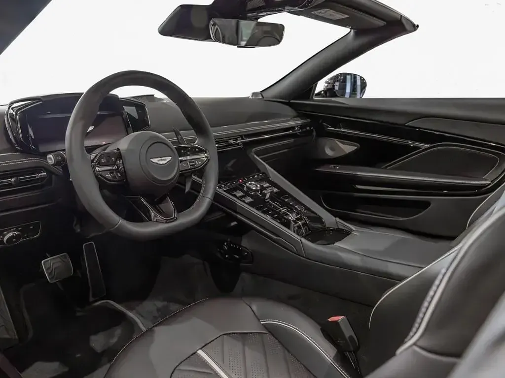 Neu Aston Martin DB12 700 PS (514 kW) 2026 Silber Cabrio
