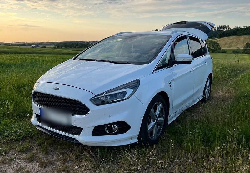 Weiß Gebraucht 2016 Ford S-MAX S Van / Kleinbus | 12.800 € (Etwas zu teuer) - Bild 1/4