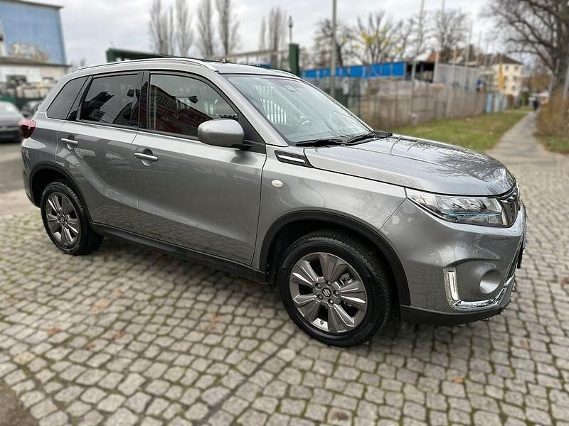Gebraucht Suzuki Vitara Comfort 102 PS (75 kW) 2023 Grau SUV