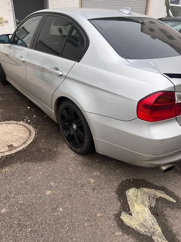 Gebraucht BMW 320 177 PS (130 kW) 2008 Silber Limousine
