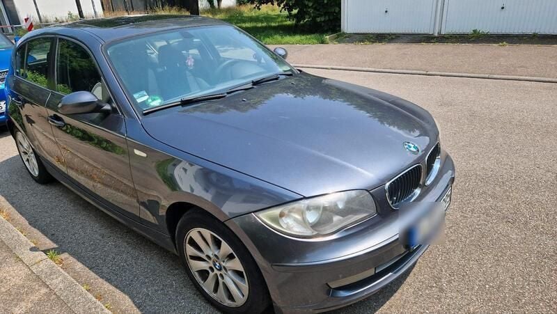 Grau Gebraucht 2007 BMW 118 Kleinwagen | 2.800 € (Fairer Preis) - Bild 1/4