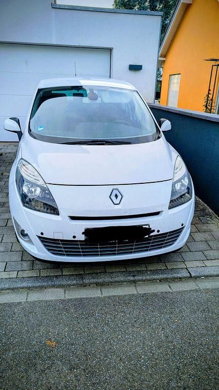 Weiß Gebraucht 2009 Renault Scénic III Dynamique Van / Kleinbus | 3.750 € (Guter Preis) - Bild 1/4