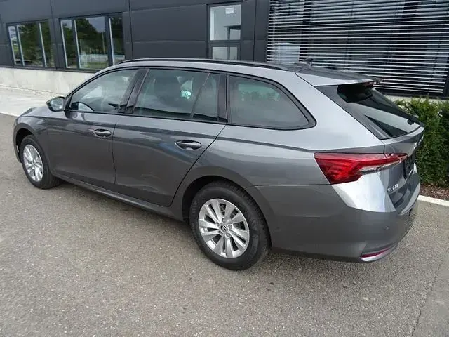 Neu Skoda Octavia Selection 150 PS (110 kW) 2026 Stahlgrau Kombi