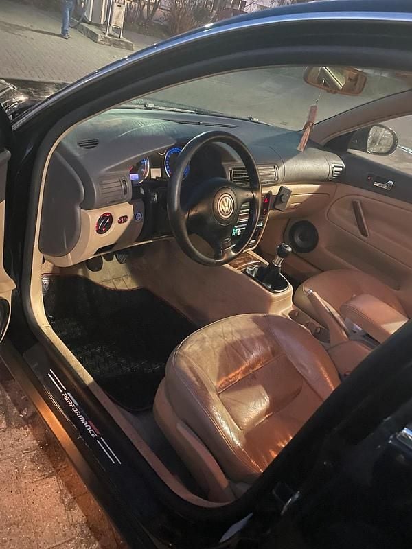 Gebraucht VW Passat 131 PS (96 kW) 2004 Schwarz Limousine