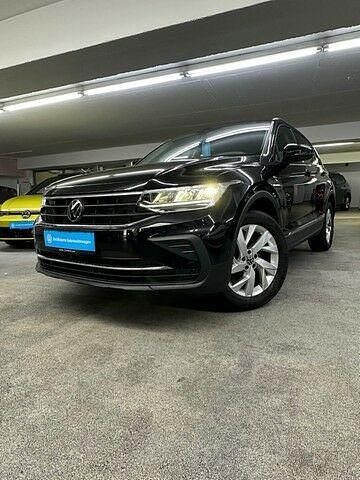 Gebraucht VW Tiguan Active 131 PS (96 kW) 2022 Deep black perleffekt SUV