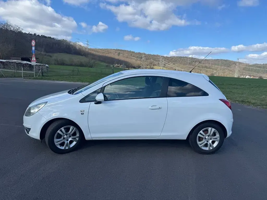 Gebraucht Opel Corsa 101 PS (74 kW) 2010 Weiß Kleinwagen