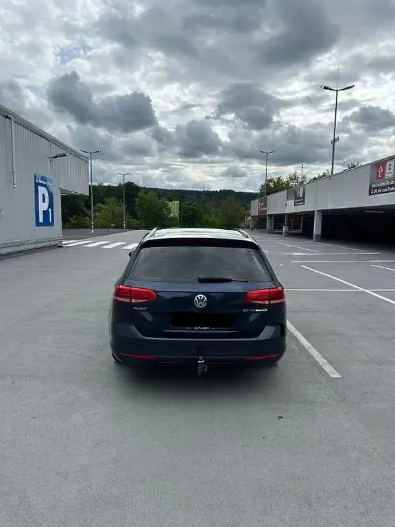 Gebraucht VW Passat Comfortline 150 PS (110 kW) 2016 Blau Kombi