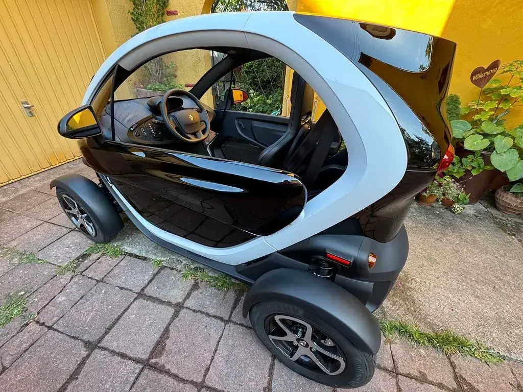 Gebraucht Renault Twizy Intens 12 kW (17 PS) 2025 Schwarz Kleinwagen