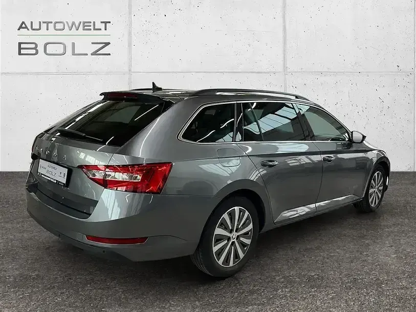 Gebraucht Skoda Superb Ambition 200 PS (147 kW) 2022 Grau Kombi
