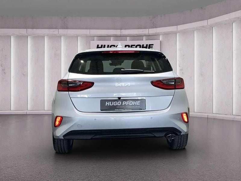 Neu Kia Ceed Vision 101 PS (74 kW) 2025 Sparklingsilber metallic Kleinwagen