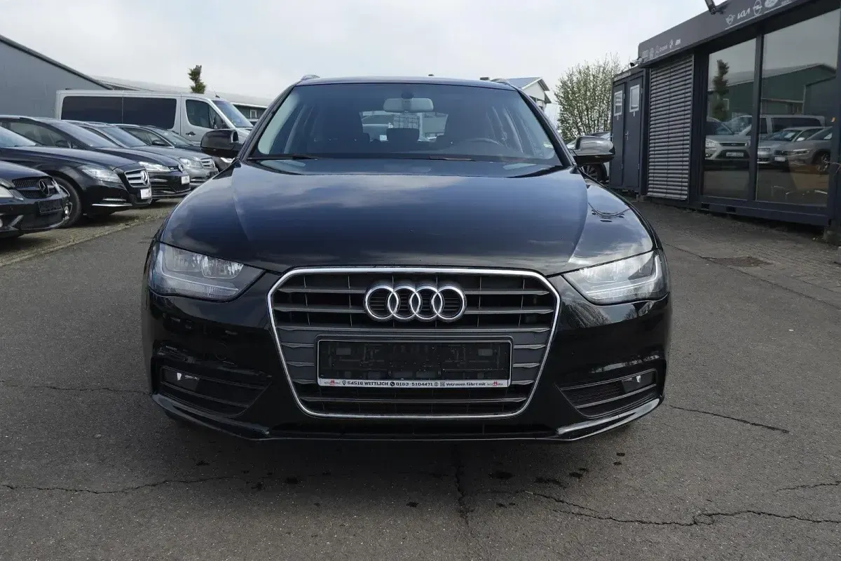 Używany Audi A4 Attraction 170 KM (125 kW) 2012 Czarny Kombi