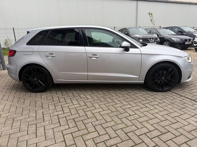 Gebraucht Audi A3 Sportback Sport 122 PS (89 kW) 2013 Silber Kleinwagen