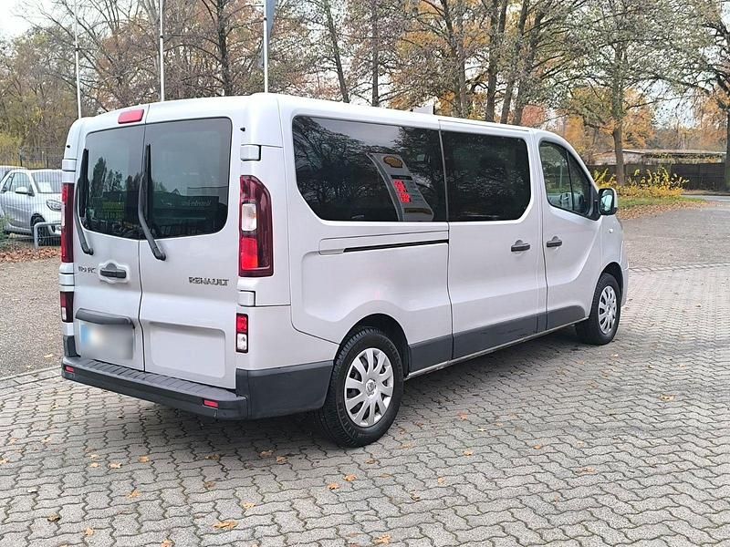 Gebraucht Renault Trafic 145 PS (106 kW) 2018 Silber Van / Kleinbus