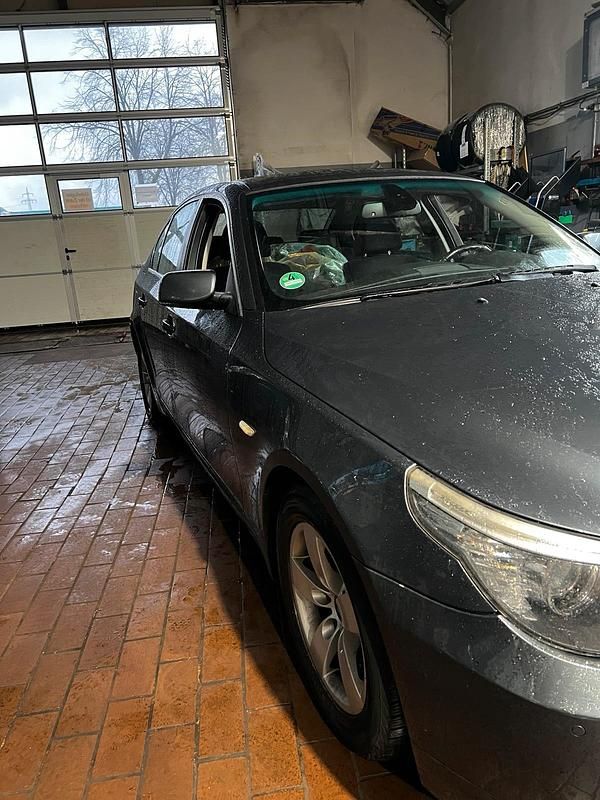 Gebraucht BMW 525 218 PS (160 kW) 2008 Grau Limousine