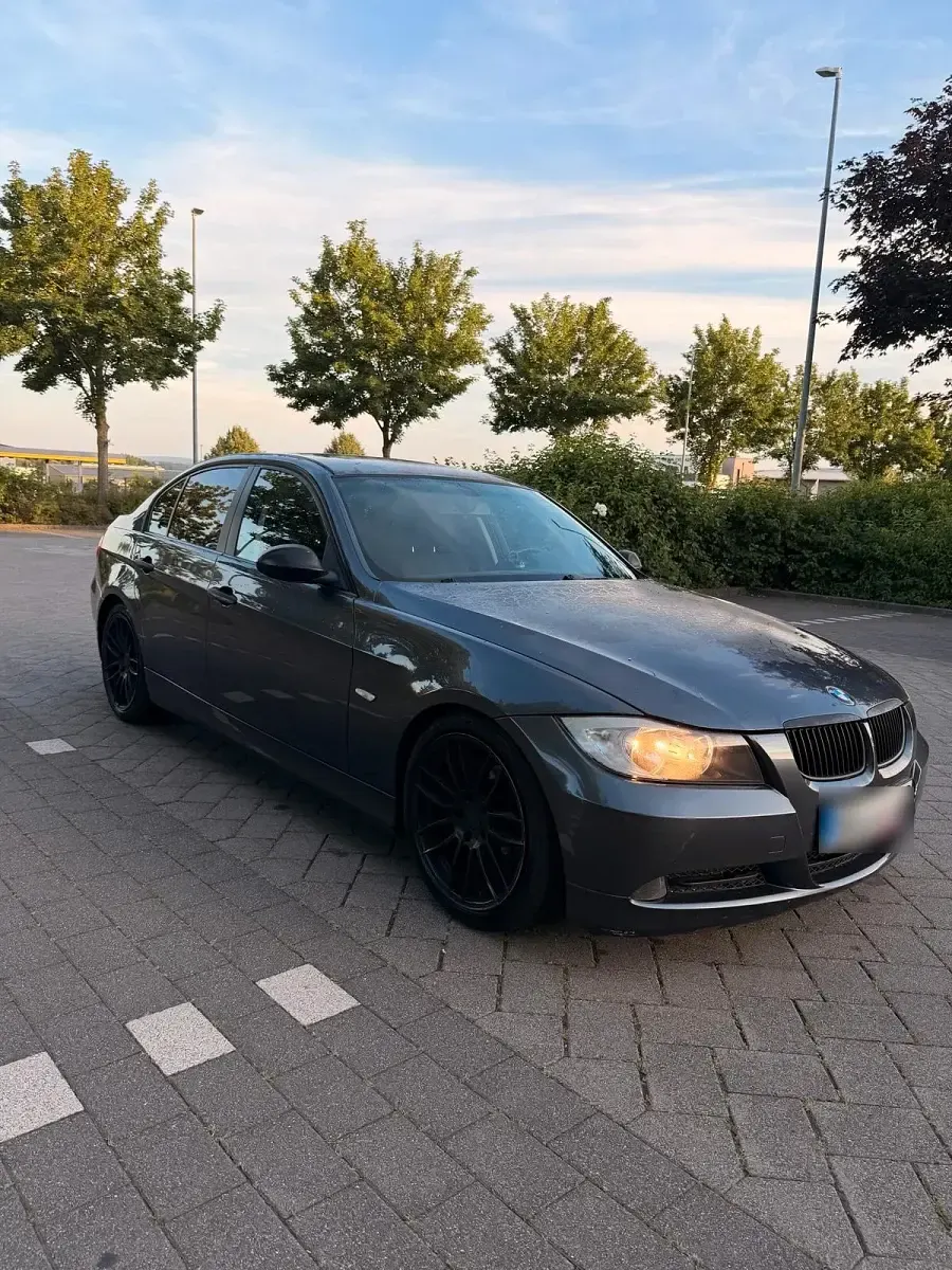 Gebraucht BMW 320 150 PS (110 kW) 2006 Grau Limousine