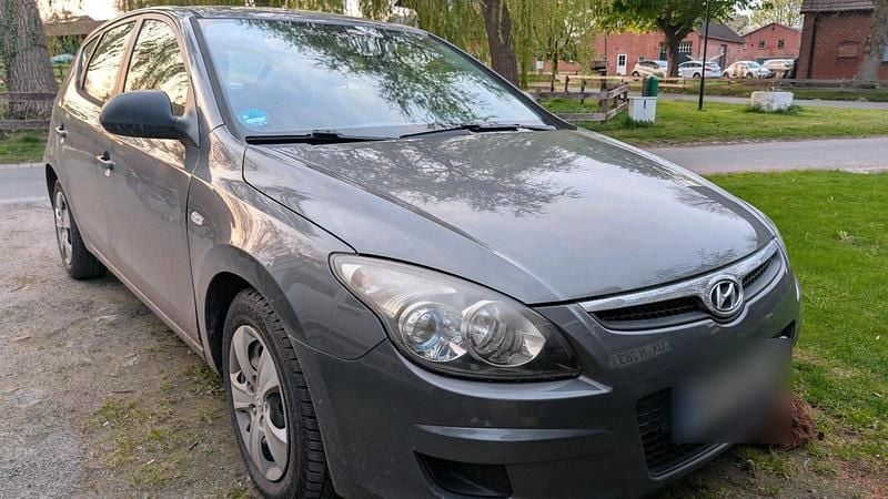 Gebraucht Hyundai i30 109 PS (80 kW) 2010 Grau Limousine