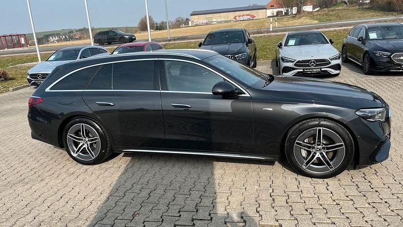 Gebraucht Mercedes E300 AMG 197 PS (144 kW) 2025 Lack graphitgrau Kombi