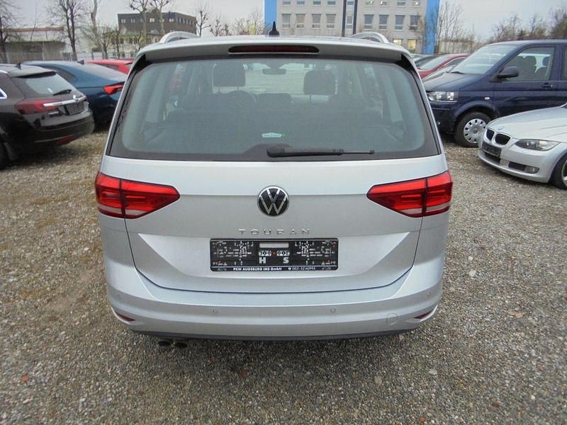 Gebraucht VW Touran Highline 150 PS (110 kW) 2022 Reflexsilber Van / Kleinbus